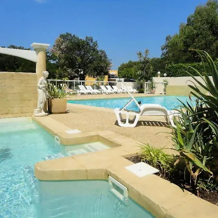 Bungalow Chaleureux A Avec Piscine Partagee