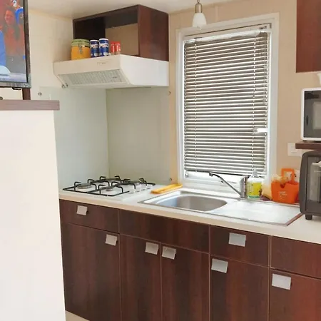 Bungalow Chaleureux A Avec Piscine Partagee 펜션